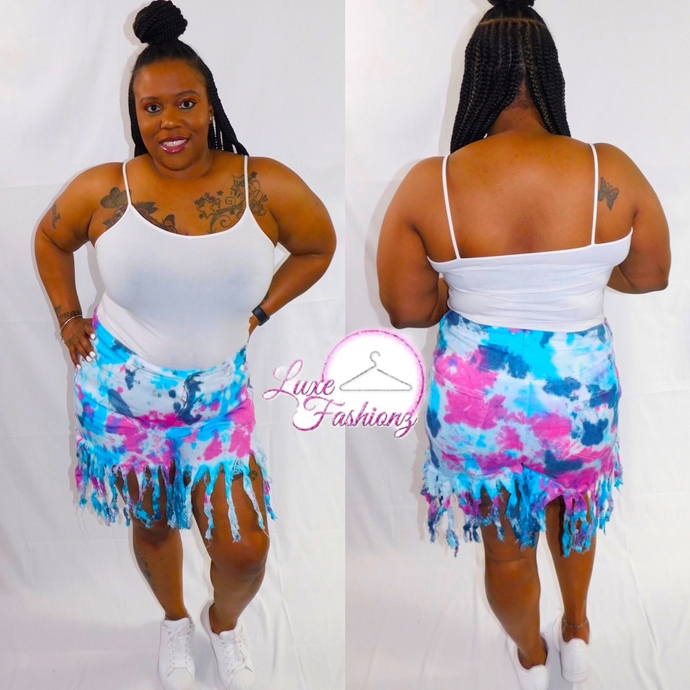 PLUS SIZE FRINGE TIE DYE SHORTS